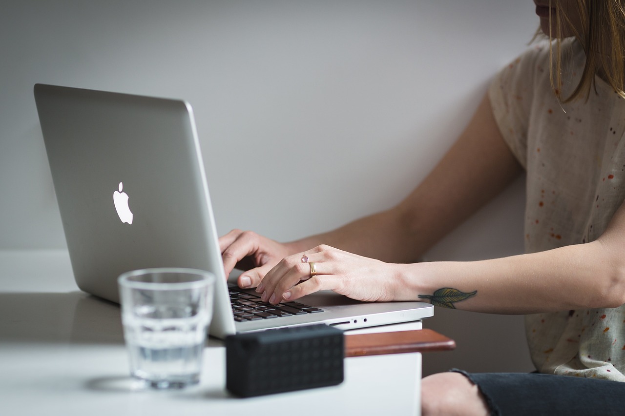 Laptop, apple, macbook — Key Strategies for Successful Trading in the Forex Market