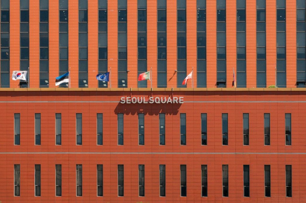 Korean stocks struggle